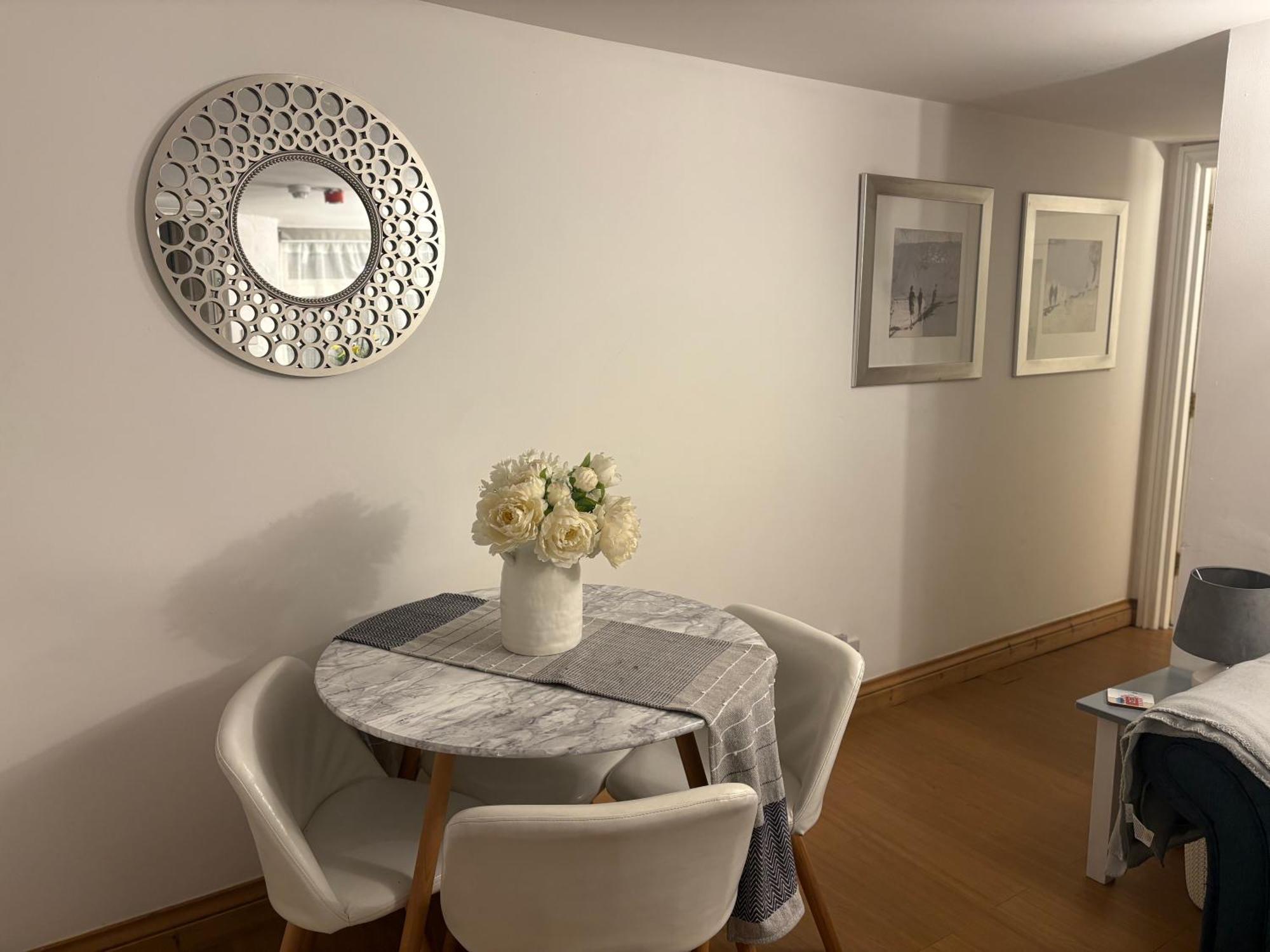 Seaton, Devon, Two Bed Apartment, Just Off The Sea Front. Екстериор снимка