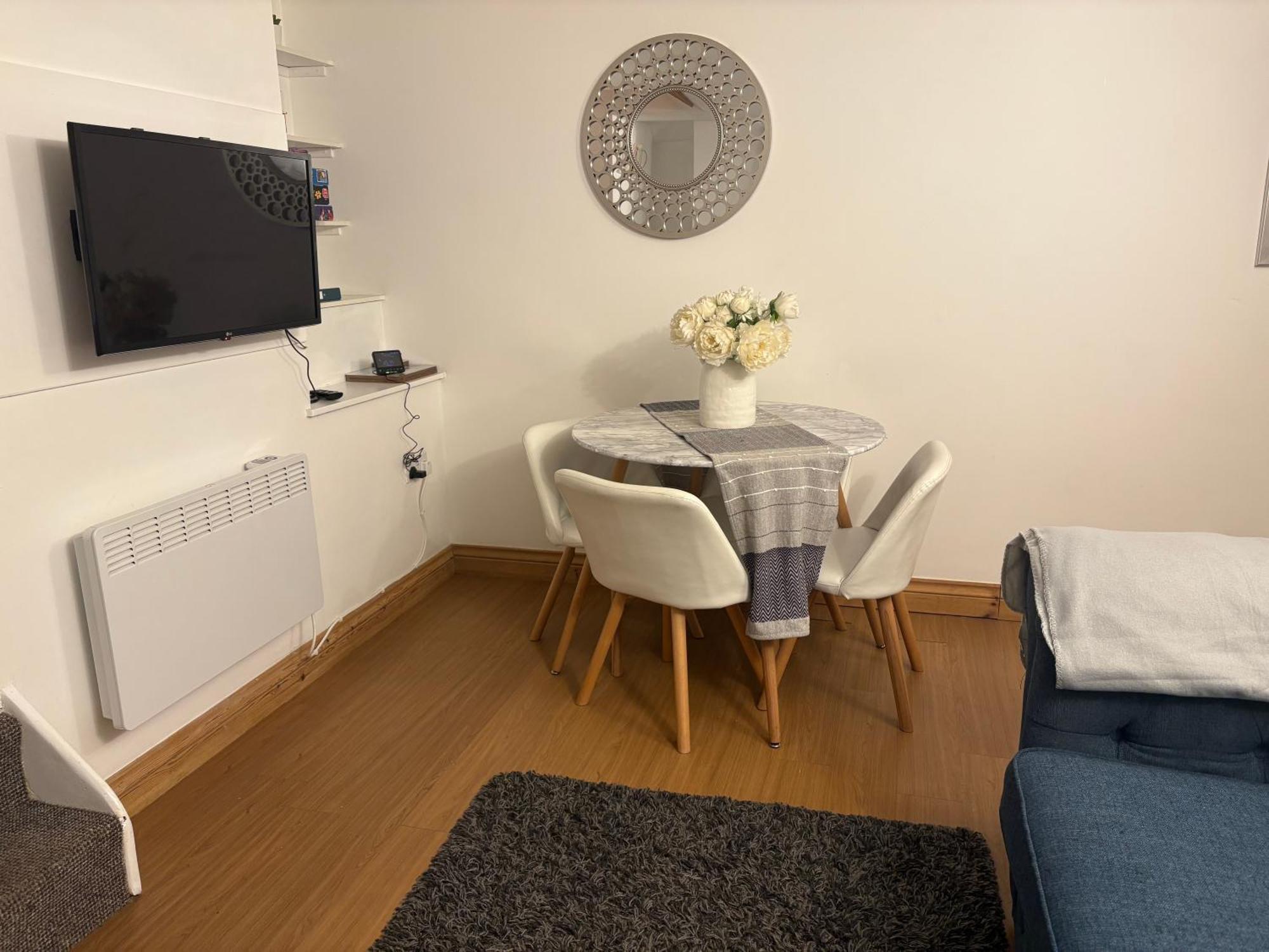 Seaton, Devon, Two Bed Apartment, Just Off The Sea Front. Екстериор снимка