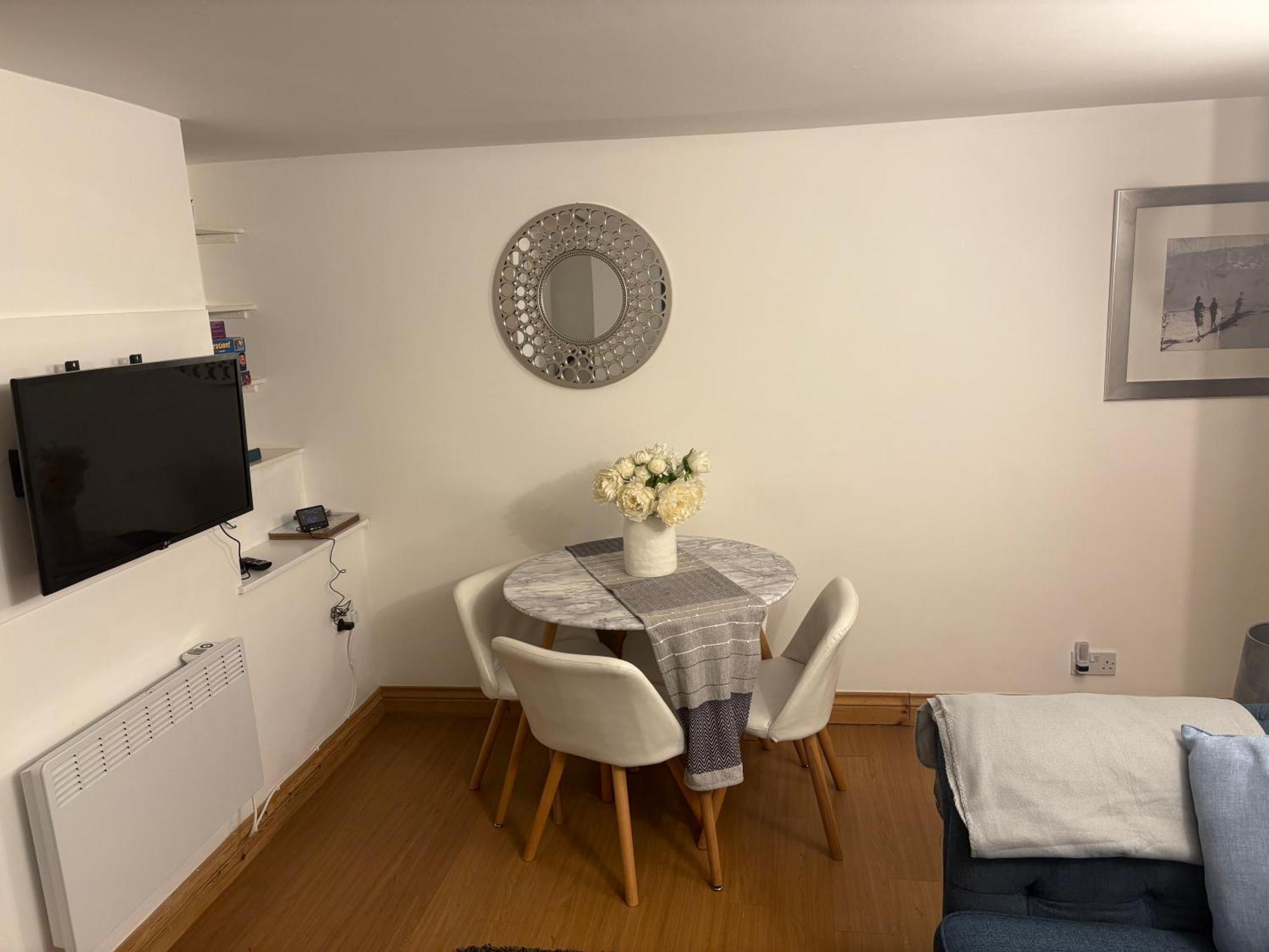 Seaton, Devon, Two Bed Apartment, Just Off The Sea Front. Екстериор снимка