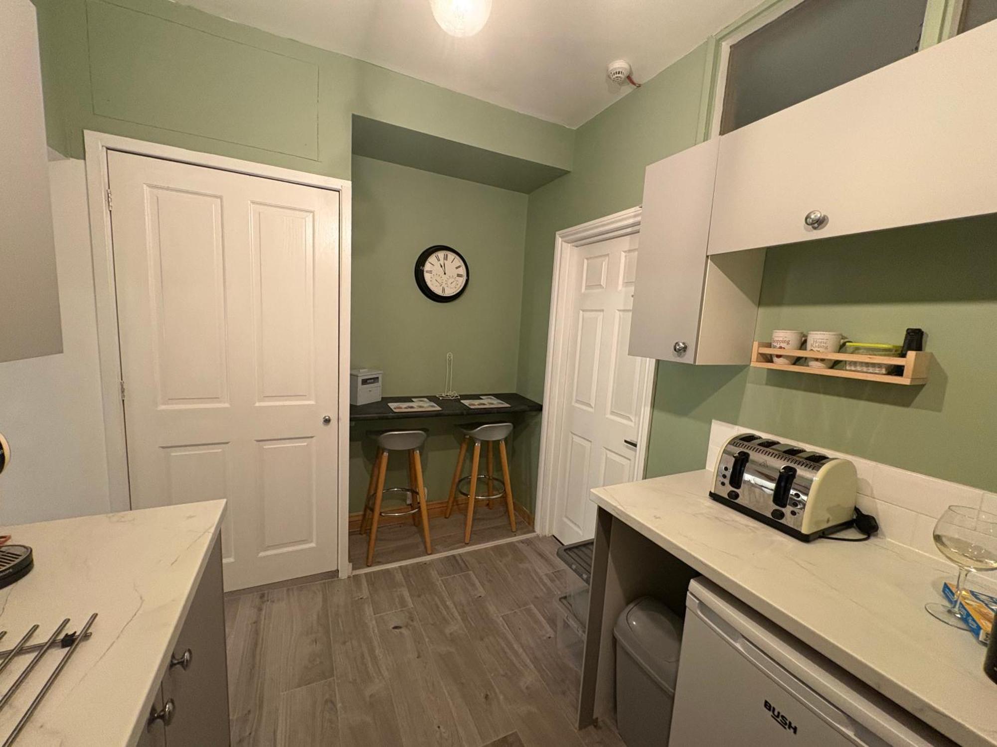 Seaton, Devon, Two Bed Apartment, Just Off The Sea Front. Екстериор снимка
